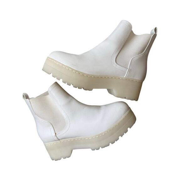 Altar’d State Mia Russo Chelsea Style Cream Booties size 9 - Picture 1 of 7